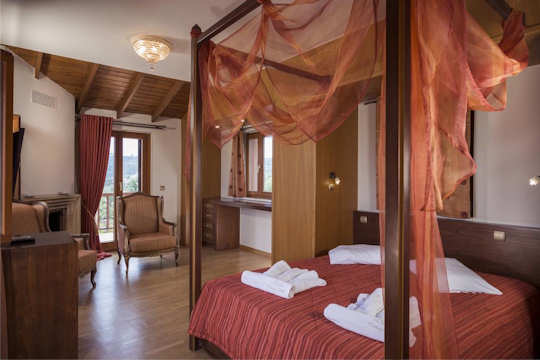 Athina Villa - interior - bedroom