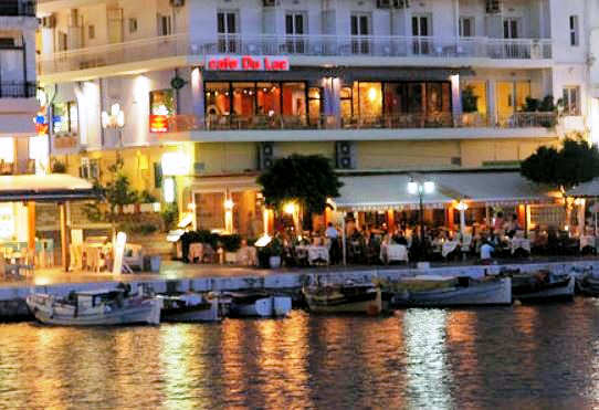 Cafe du Lac sits directly on Lake Voulismeni in Agios Nikolaos