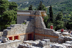 Knossos in a lush valley