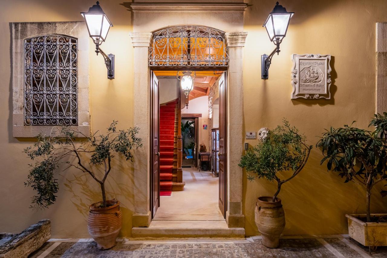 Palazzino di Corina - entrance