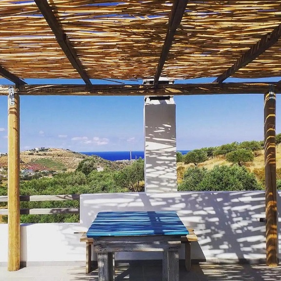 Severiako Eco Farm is 2 km from Agia Pelagia in the north of Crete