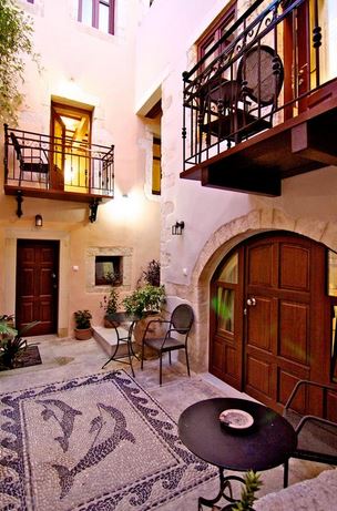 The Casa dei Delfini small hotel is within the walls of the Old Town of Rethymnon